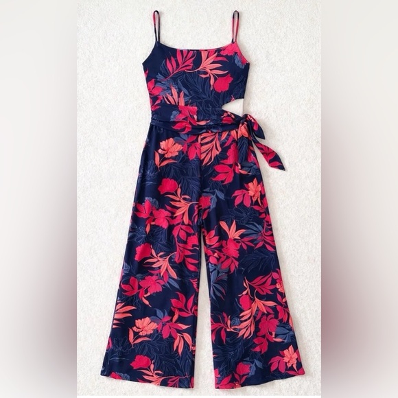 Guess Pants - NWOT Guess Floral Capri Jumpsuit Romper – Size Small – Adjustable Straps